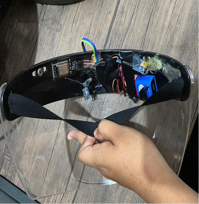 Prototype Sistem Face Shield otomatis pengukur Suhu Tubuh Berbasis Arduino Uno